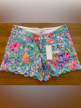 Lilly Pulitzer NWT, size 4 ‘Buttercup Knit short,
AMALFI BLUE Alligator Isle ’
